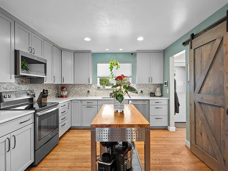 5939 Taft Ct — Photo 15
