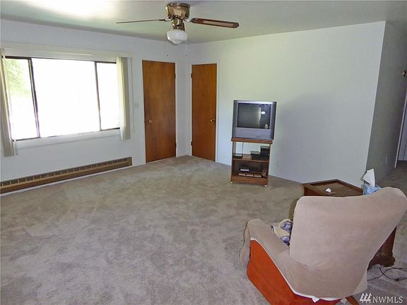 2nd image of 711 Aspen St