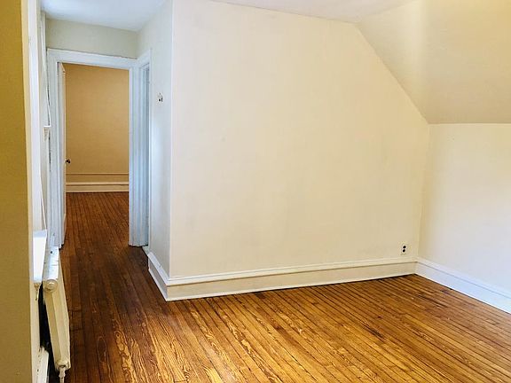 4th image of 150 W Washington Ln APT G
