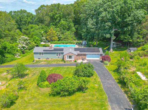 192 Kitemaug Road, Montville, CT 06382