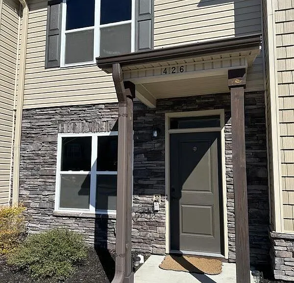 426 Sullivan Loop Rd — Photo 1