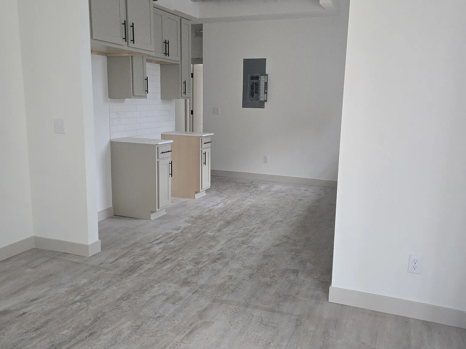 4 bed, $2,600 — Photo 4