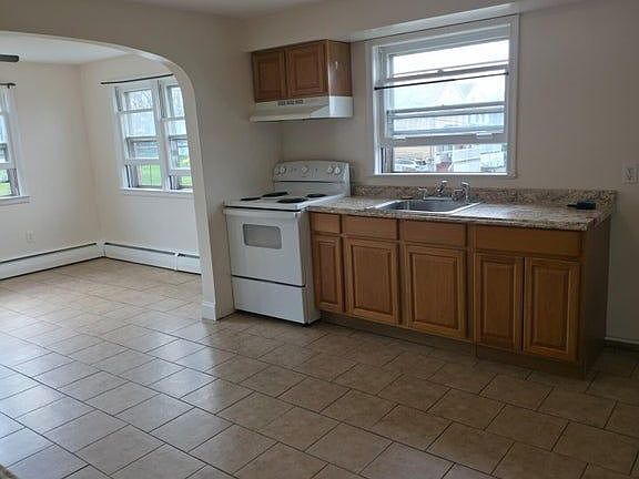 4th image of 134 Nicholson St APT 3