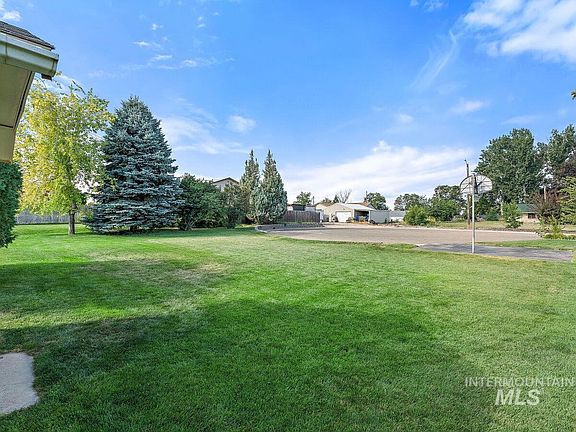 4th image of N Montana Ave