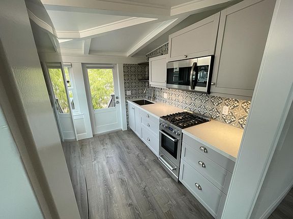 2nd image of 1620 Garden St APT 5