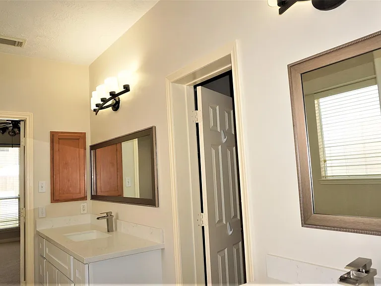 8123 Buffalo Springs Ct — Photo 15