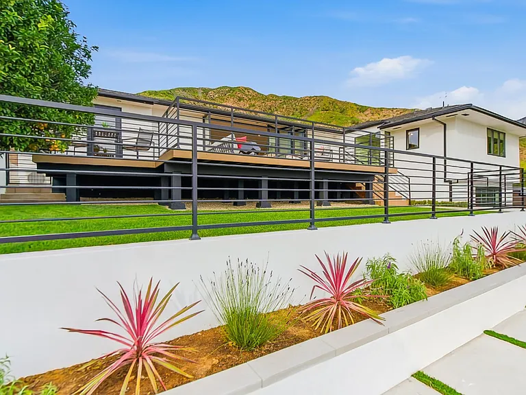 1764 E Loma Alta Dr — Photo 58