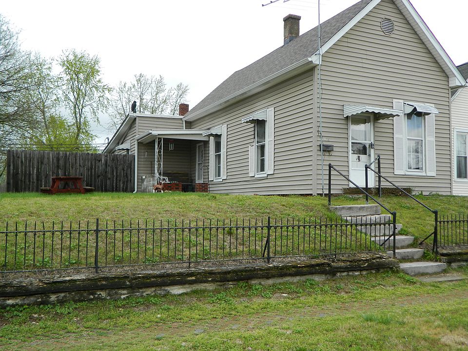 1st image of 615 E 4th St