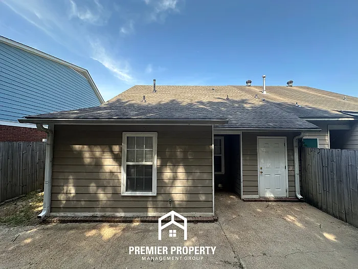 2210 Curbertson Cv — Photo 17