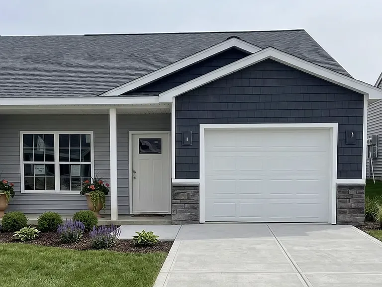 1937 Deerfield Ln — Photo 2