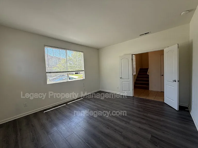 1552 Bailey Dr — Photo 5