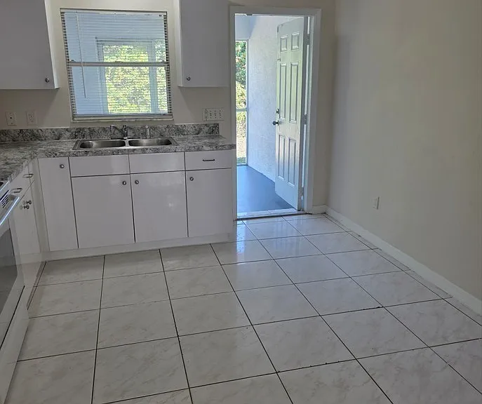 245 Meadow Rd — Photo 8