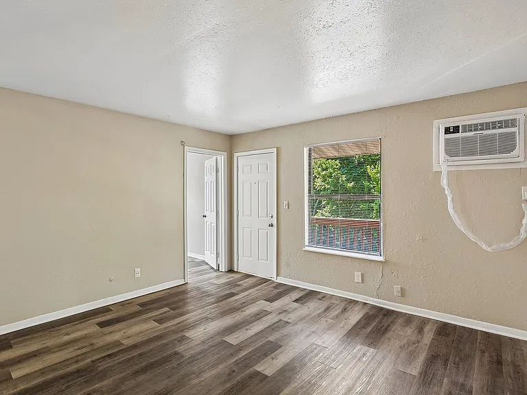 Pleasant Grove Apartments — Photo 28