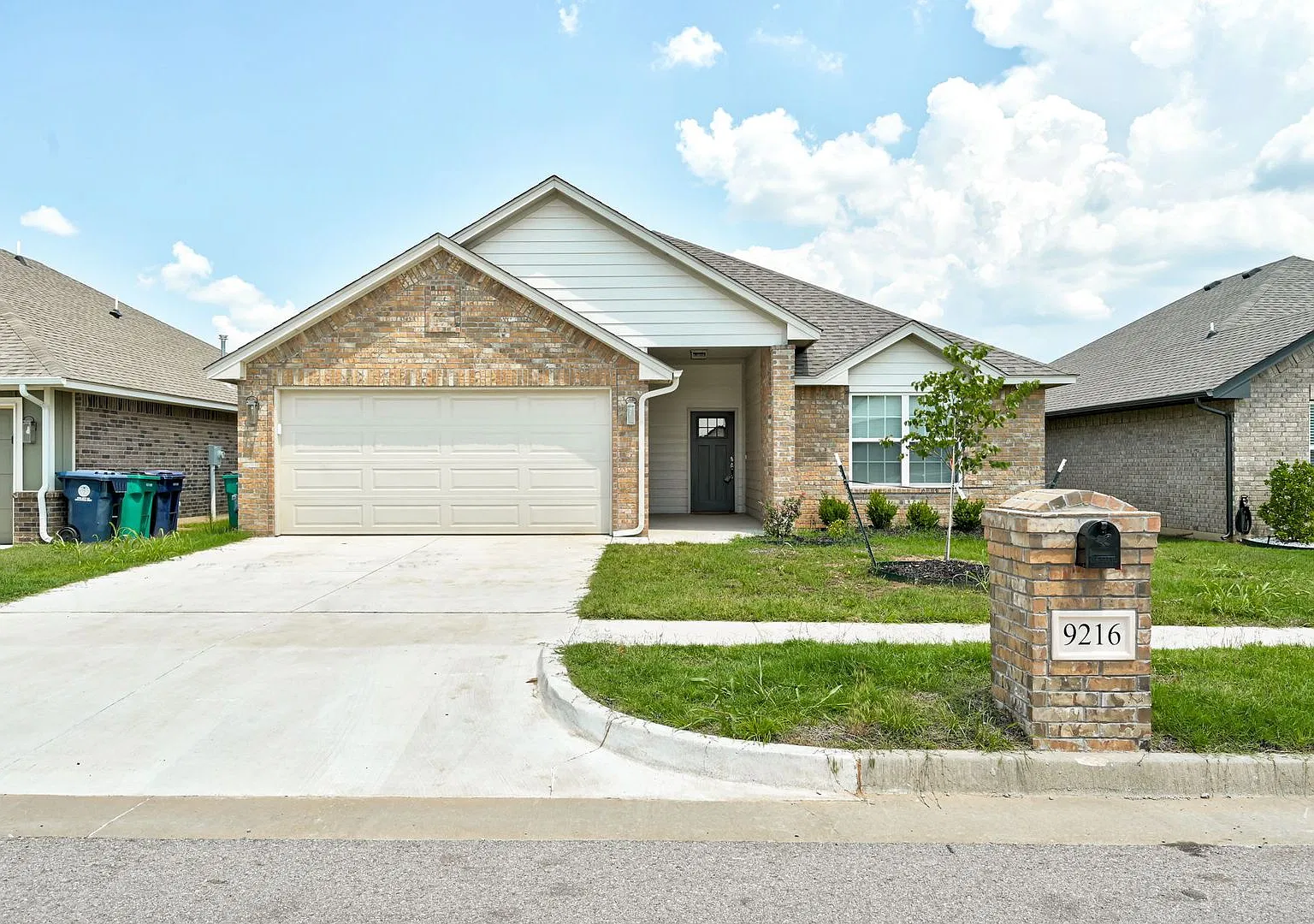 Gorgeous 4 bed 2 bath in Yukon! — Photo 1