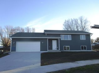 715 2nd Ave NE, Plainview, MN 55964