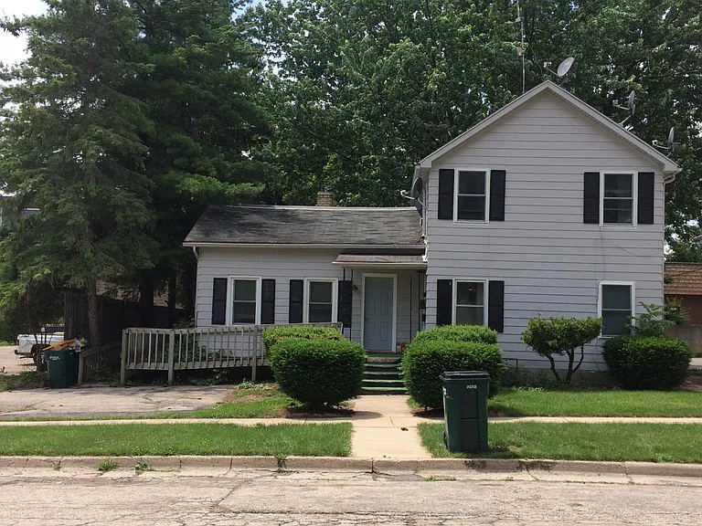 225 Edward St #B — Photo 1