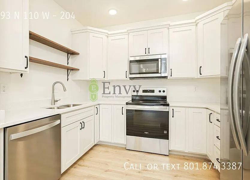 Welcome home to this beautifully designed 3 bedroom, 2 bathroom new construction townhome - Avail... — Photo 3