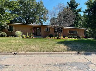 2716 35th St, Moline, IL 61265