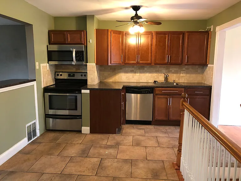 9839 Meadow View Dr — Photo 4