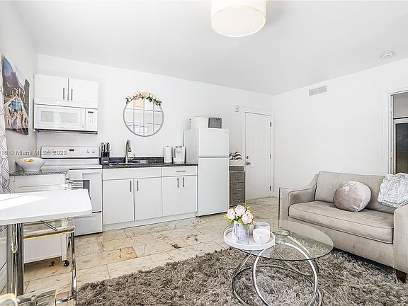 4th image of 1526 Pennsylvania Ave APT 12