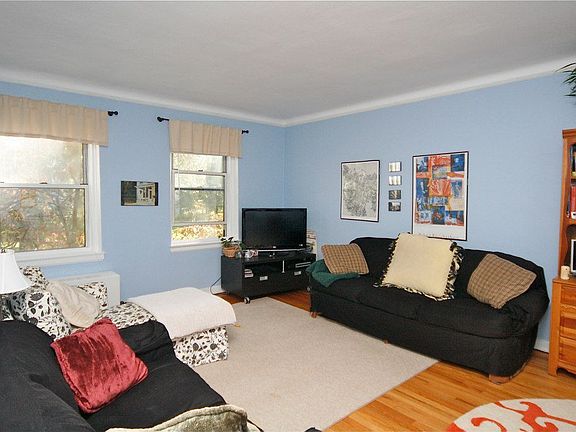 3rd image of 120 Woodside Grn APT 2A