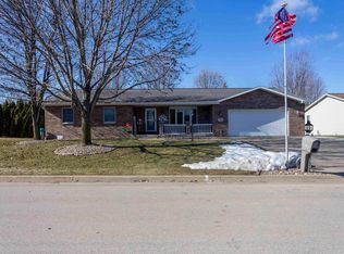 701 Willow Rdg N, Peosta, IA 52068