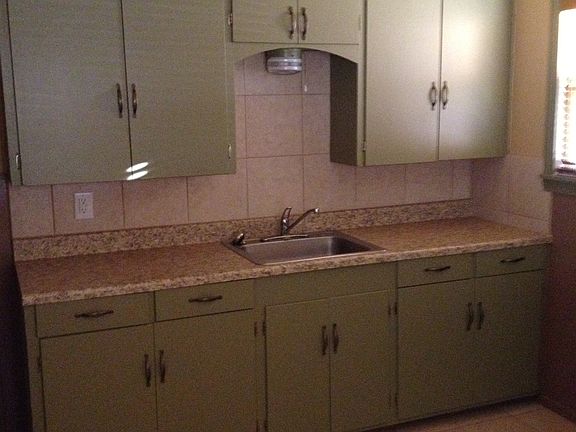 4th image of 2910 Vine St