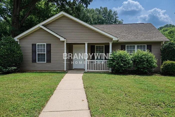 4 bed, 2.0 bath, 1147 sqft, $1,820 — Photo 2