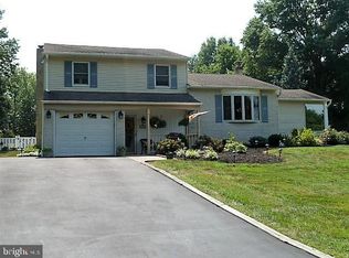 42 Willow Ln, Warrington, PA 18976
