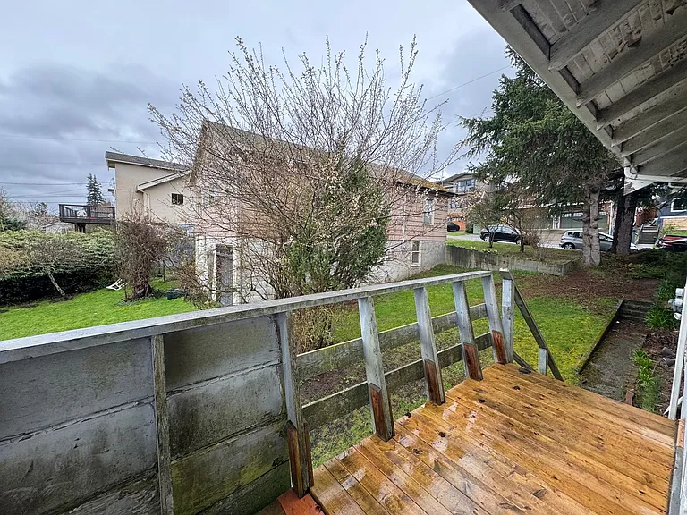 5 Bed 1.5 Bath in Fairhaven Close to Everything On a Bus Line — Photo 29