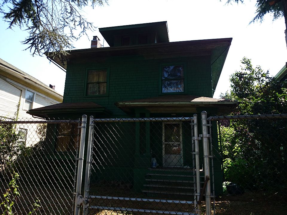 1st image of 730 19th Ave E