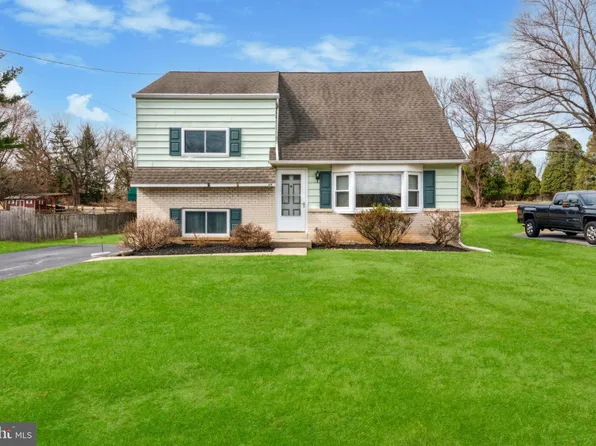 24 Frame Ave, Malvern, PA 19355