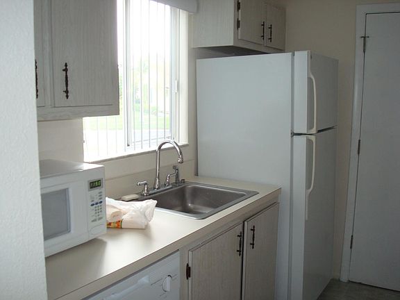 4th image of 1321 SE La Haven Ct