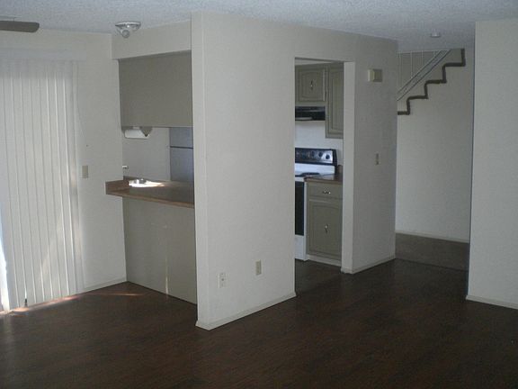3rd image of 1839 Peachtree Ln APT 1