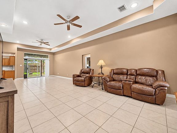 4th image of 2814 Skimmer Way