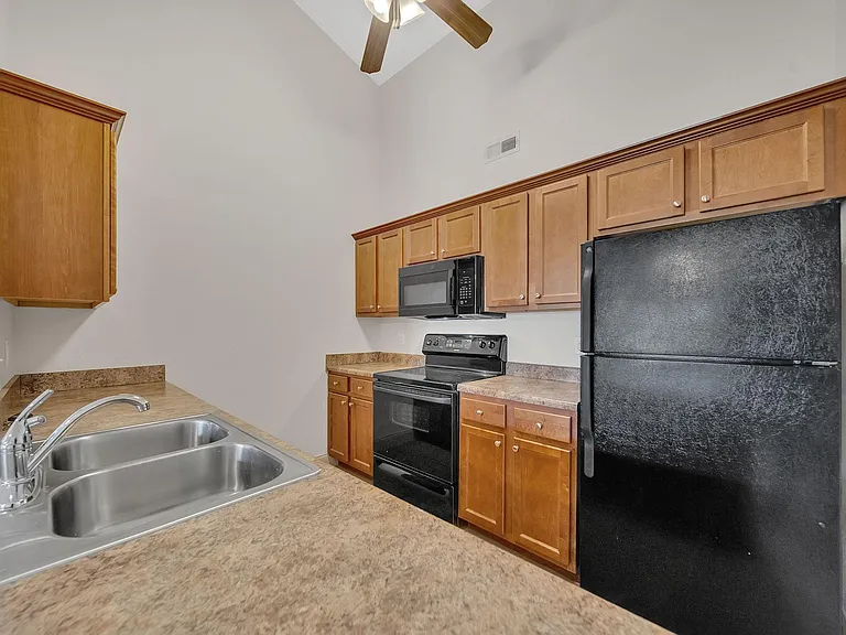 Suncrest Village — Photo 35