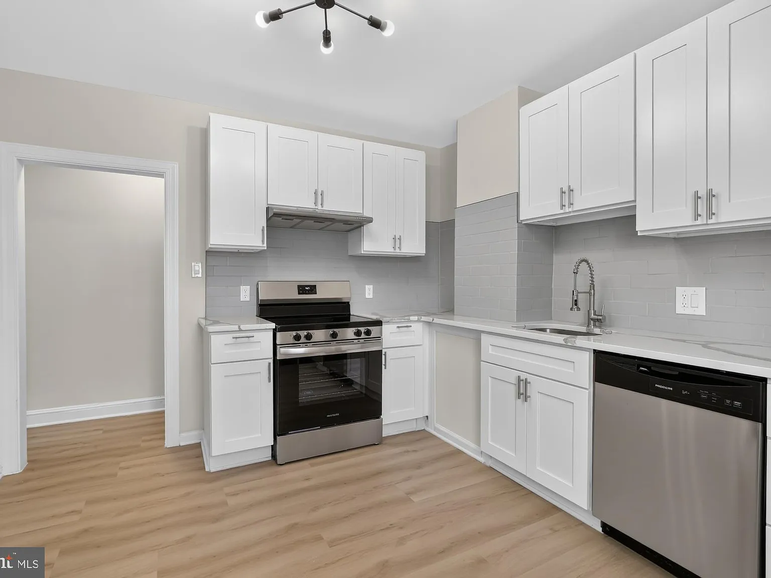 2 bed, 1.0 bath, 950 sqft, $1,599 — Photo 1