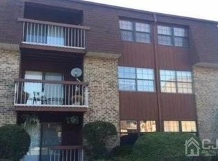 165 Overlook Ct #C, Woodbridge, NJ 07095