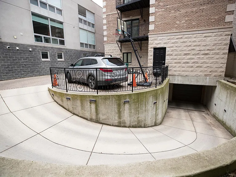 670 N Peoria St #2 — Photo 20