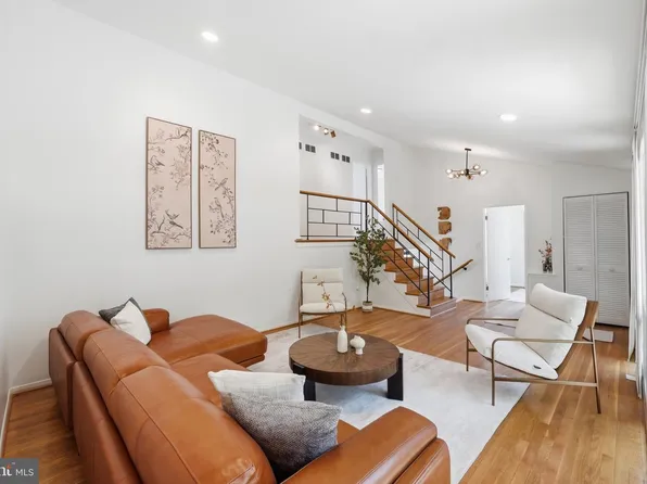 5617 Hershey Ln, Alexandria, VA 22312