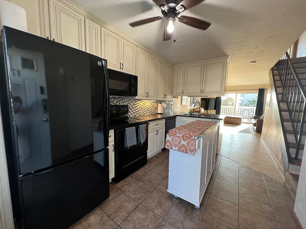2 bed, 1.5 bath, $4,225 — Photo 2