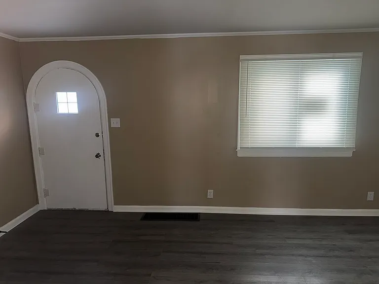2240 W 9th St — Photo 3