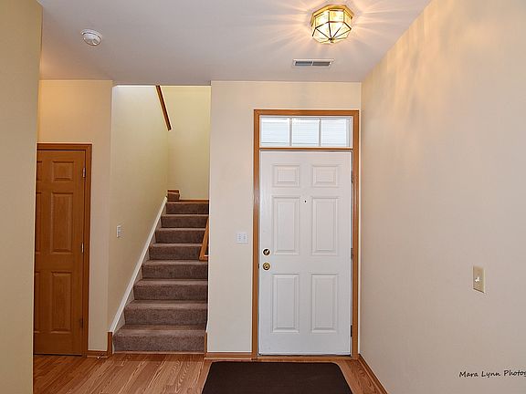 2nd image of 525 Heritage Ct #525
