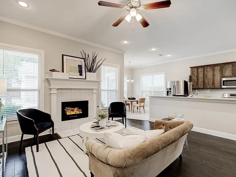 2700 Gladstone Dr — Photo 10