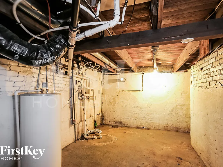 2447 Norton Ave — Photo 16