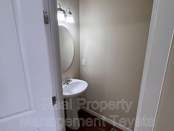4th image of 4745 Parker St