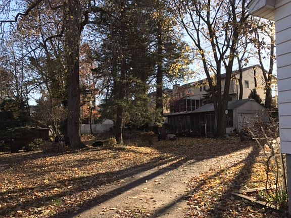 5th image of 228 Bayview Ave