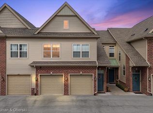 632 Pointe Dr, Walled Lake, MI 48390