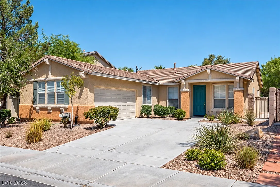 3 bed, 2.0 bath, 1728 sqft, $2,350 — Photo 1