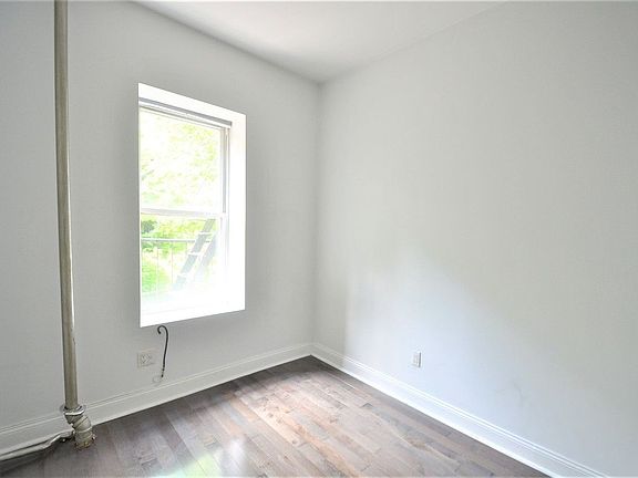 3rd image of 174 W 137th St APT 2